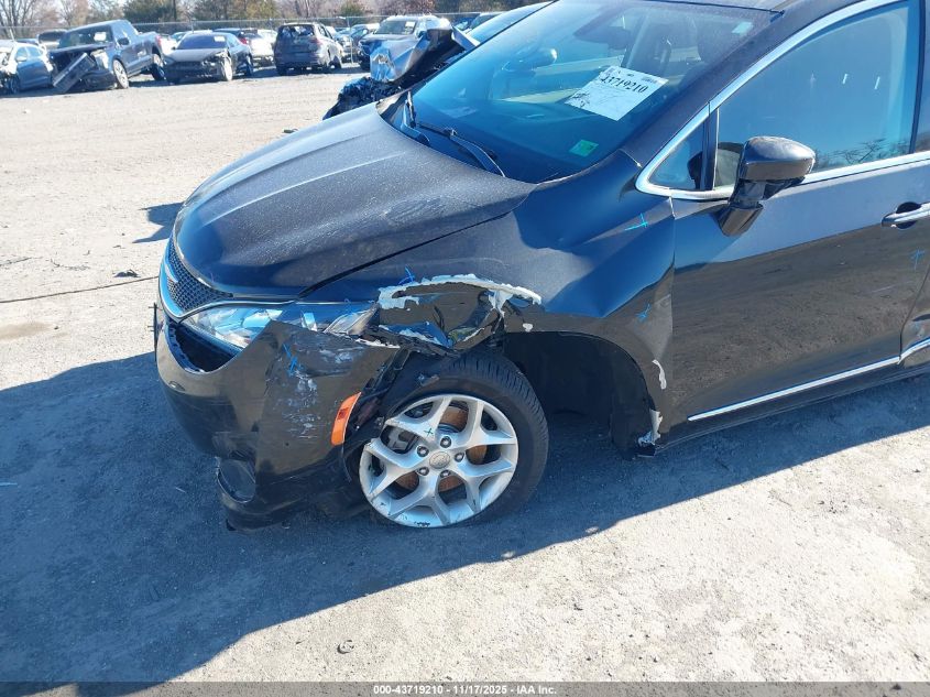 2017 Chrysler Pacifica Touring-L VIN: 2C4RC1BG2HR810004 Lot: 43719210