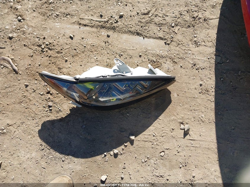 2003 Toyota Camry Le VIN: 4T1BE32K33U247810 Lot: 43719211