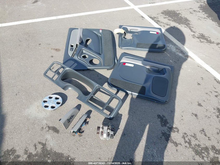 2002 Chevrolet Suburban 1500 Lt VIN: 1GNEC16T72J208353 Lot: 43719243