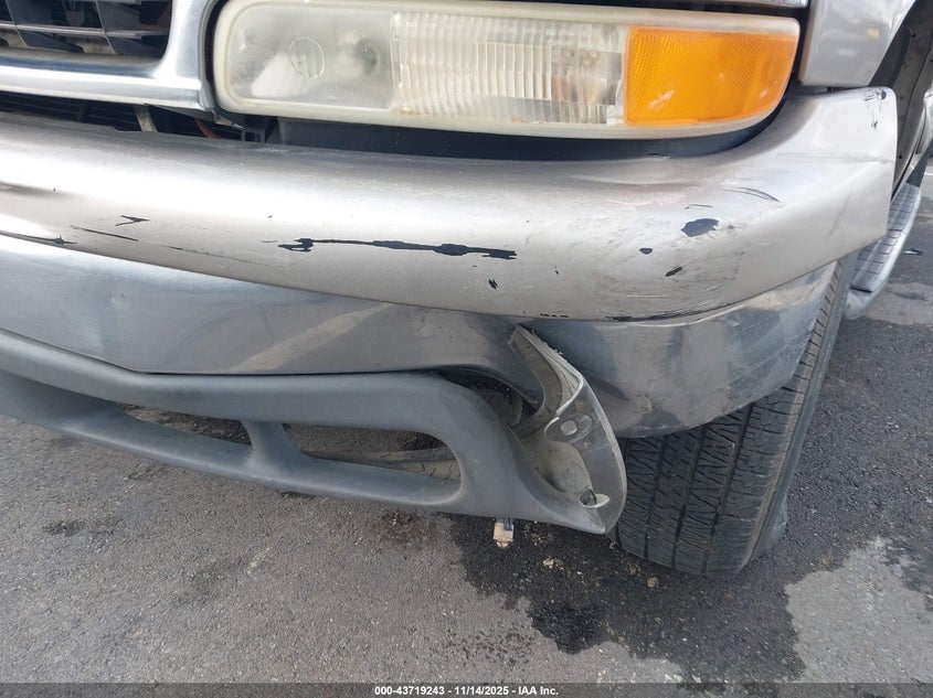 2002 Chevrolet Suburban 1500 Lt VIN: 1GNEC16T72J208353 Lot: 43719243