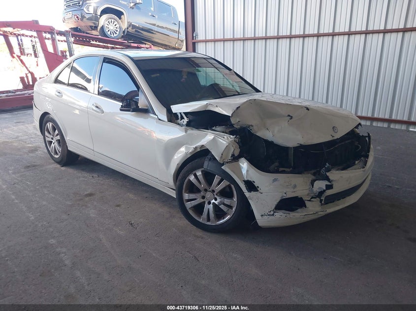 MERCEDES-BENZ C-CLASS LUXURY/SPORT