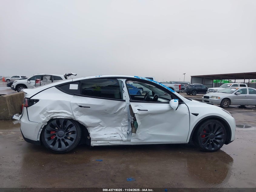 2024 Tesla Model Y Performance Dual Motor All-Wheel Drive VIN: 7SAYGDEF1RF052810 Lot: 43719325