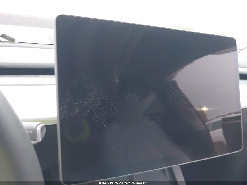 2024 Tesla Model Y Performance Dual Motor All-Wheel Drive VIN: 7SAYGDEF1RF052810 Lot: 43719325