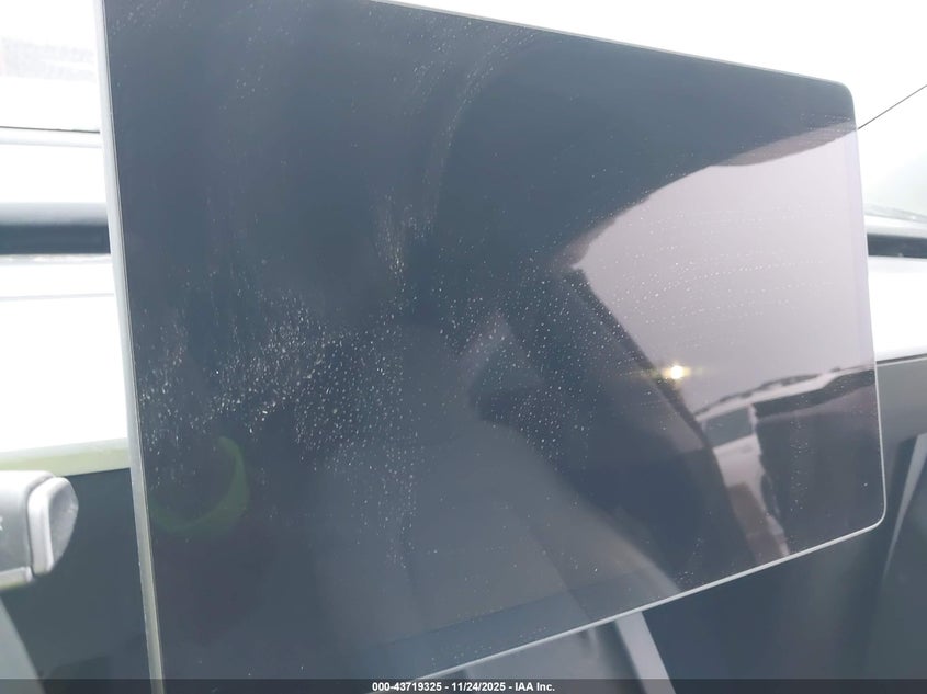 2024 Tesla Model Y Performance Dual Motor All-Wheel Drive VIN: 7SAYGDEF1RF052810 Lot: 43719325