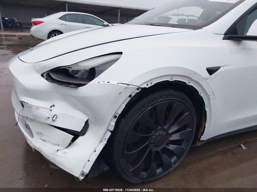2024 Tesla Model Y Performance Dual Motor All-Wheel Drive VIN: 7SAYGDEF1RF052810 Lot: 43719325