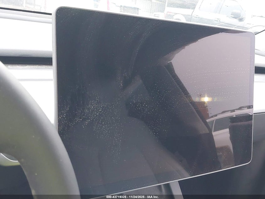 2024 Tesla Model Y Performance Dual Motor All-Wheel Drive VIN: 7SAYGDEF1RF052810 Lot: 43719325