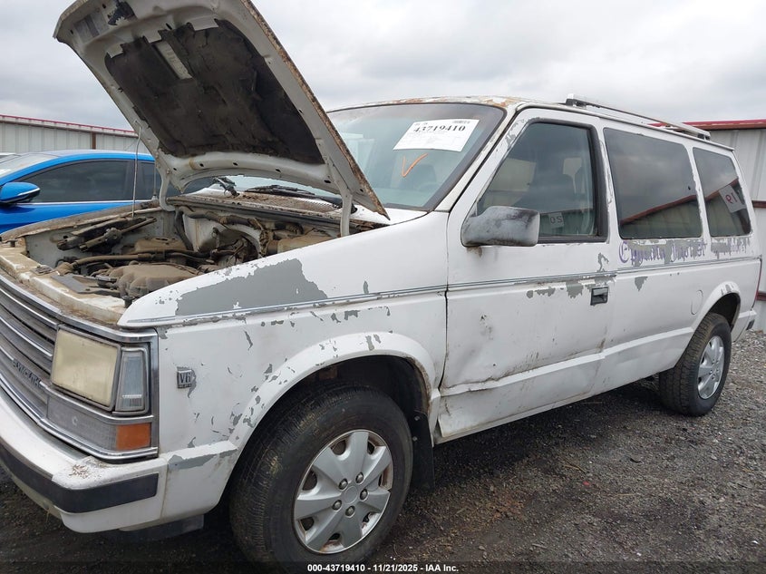 2P4FH4537LR569530 1990 PLYMOUTH VOYAGER photo no. 6