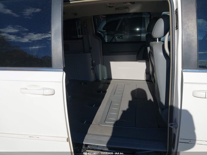 2008 Chrysler Town & Country Touring VIN: 2A8HR54P68R759503 Lot: 43719517