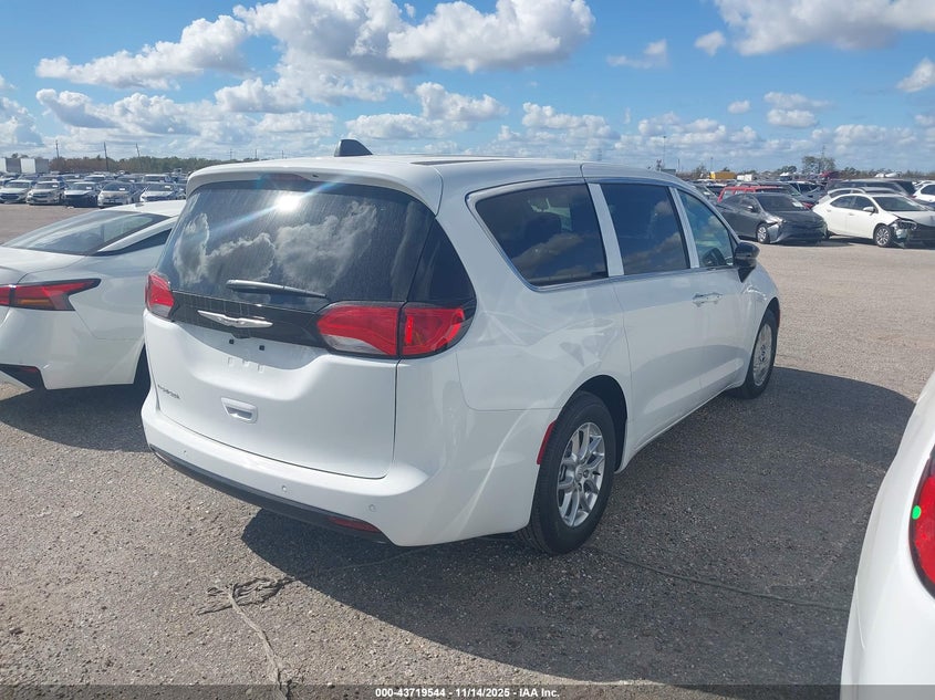 2C4RC1CG5TR189820 2026 CHRYSLER VOYAGER photo no. 4