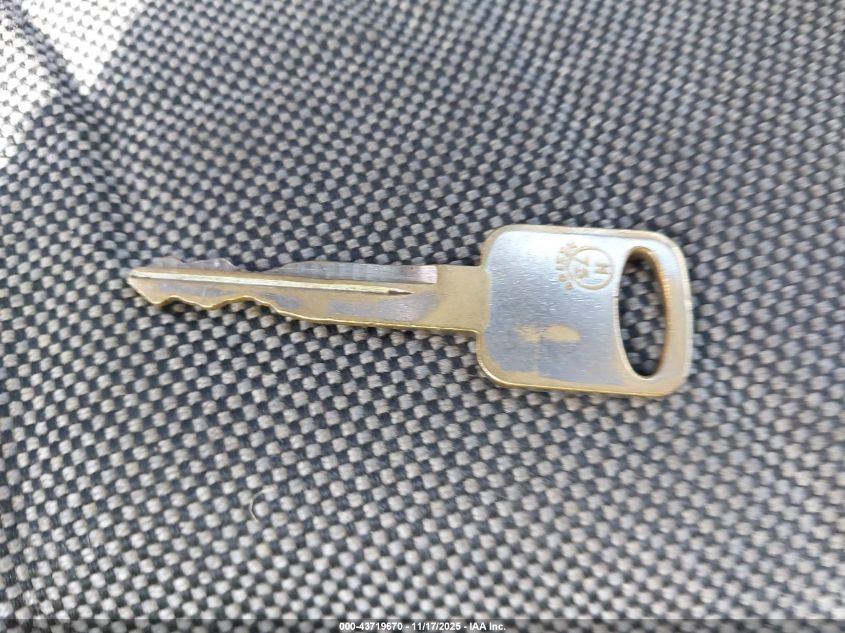 2002 Ford Crown Victoria Natural Gas Vehicle/Police/Police Street Appearance VIN: 2FAFP71W72X157701 Lot: 43719670