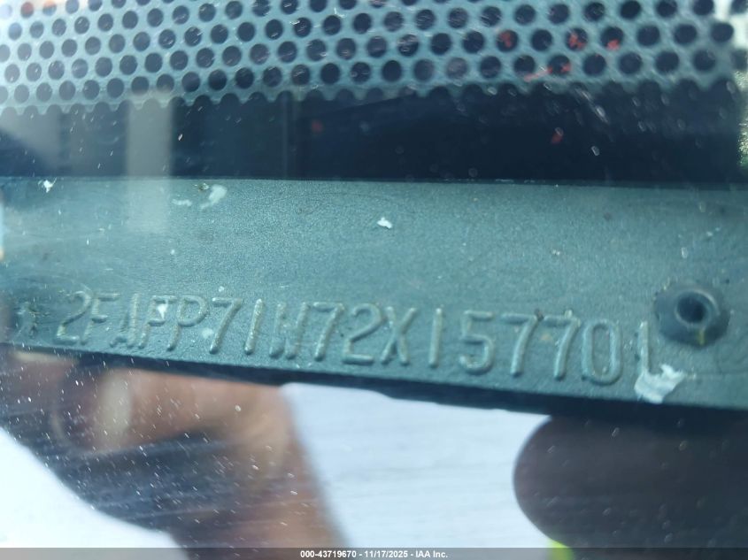 2002 Ford Crown Victoria Natural Gas Vehicle/Police/Police Street Appearance VIN: 2FAFP71W72X157701 Lot: 43719670