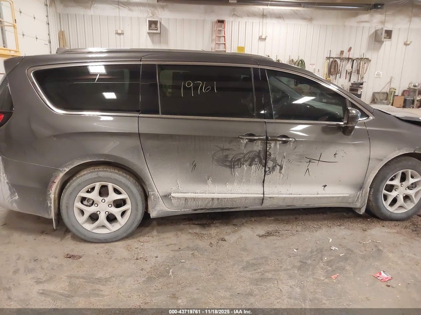 2017 Chrysler Pacifica Touring-L Plus VIN: 2C4RC1EG0HR738960 Lot: 43719761