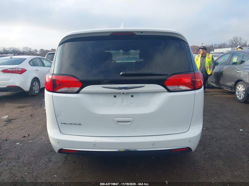 2018 Chrysler Pacifica Touring Plus VIN: 2C4RC1FG6JR165518 Lot: 43719947