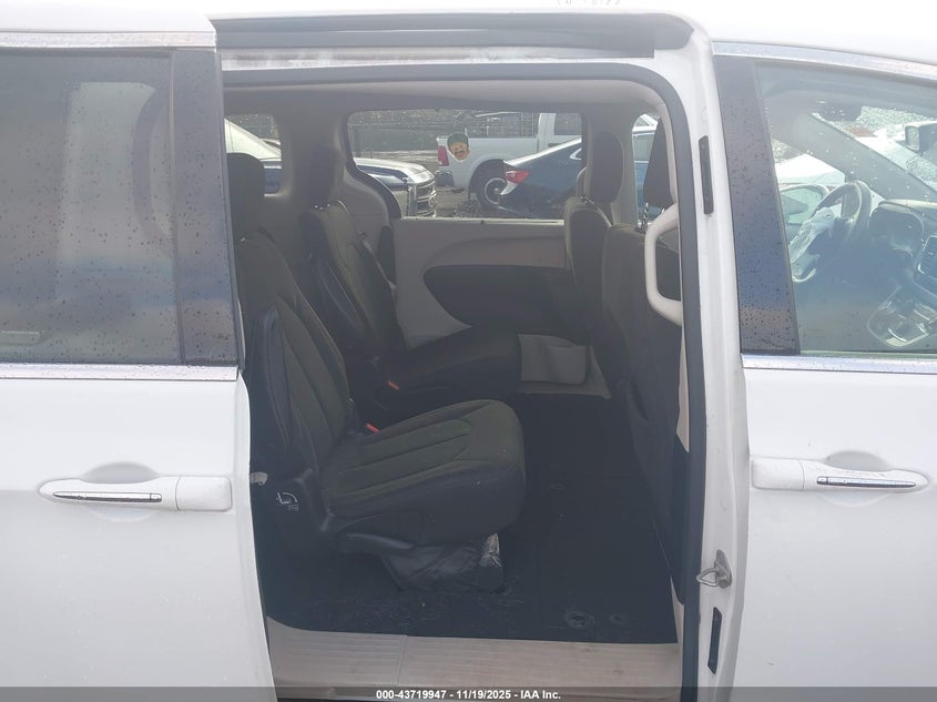 2018 Chrysler Pacifica Touring Plus VIN: 2C4RC1FG6JR165518 Lot: 43719947