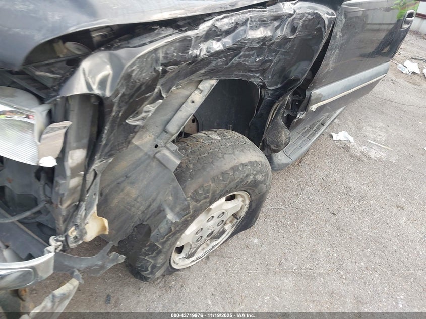 2004 Chevrolet Tahoe Ls VIN: 1GNEC13V14R180995 Lot: 43719976