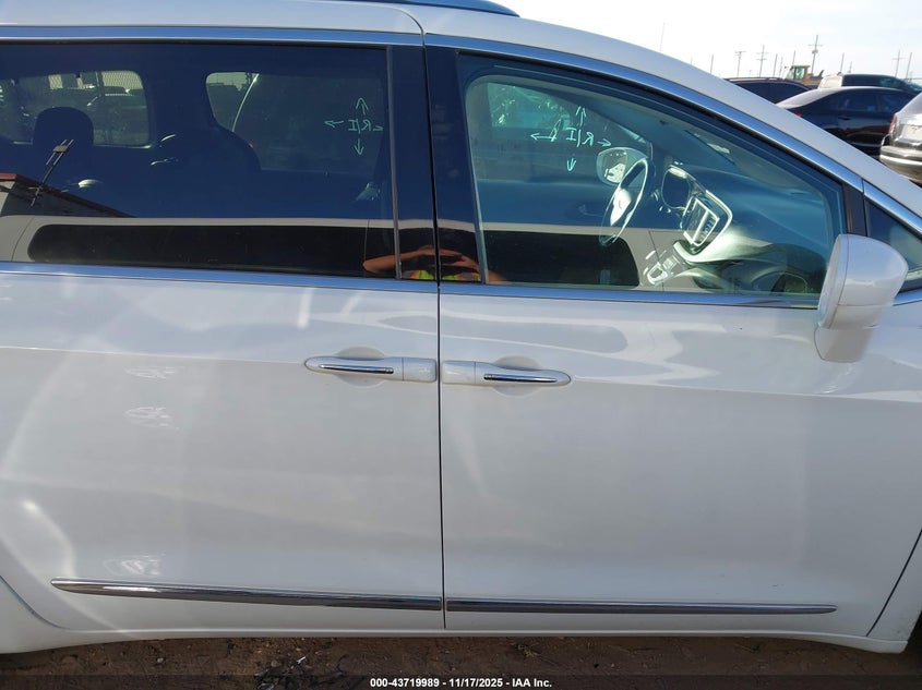 2019 Chrysler Pacifica Touring L VIN: 2C4RC1BG0KR575352 Lot: 43719989