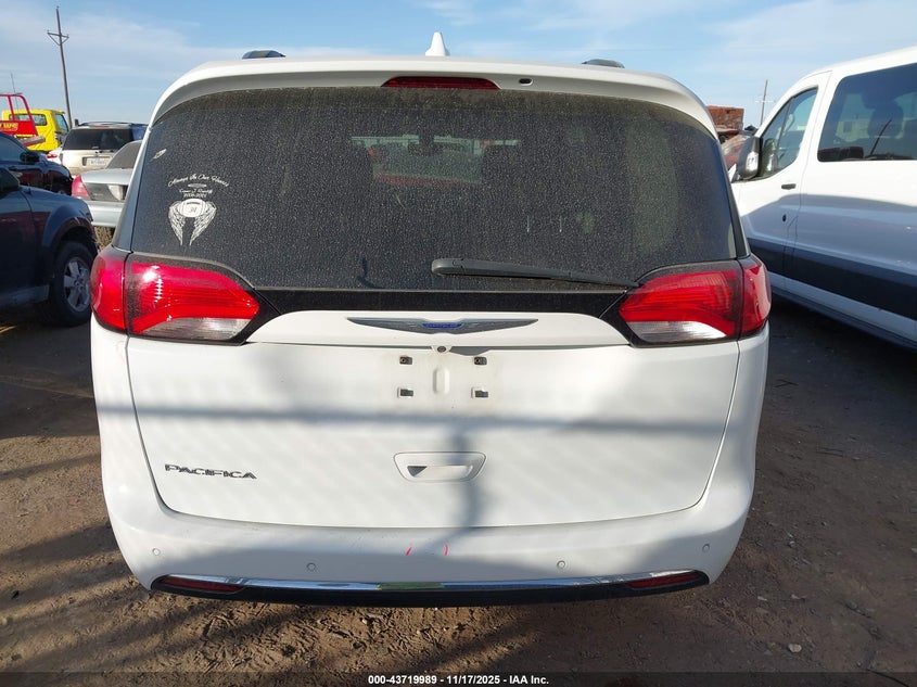 2019 Chrysler Pacifica Touring L VIN: 2C4RC1BG0KR575352 Lot: 43719989