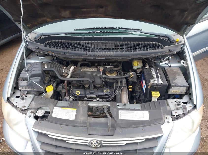 2005 Chrysler Town & Country Touring VIN: 2C8GP54L95R429693 Lot: 43720110