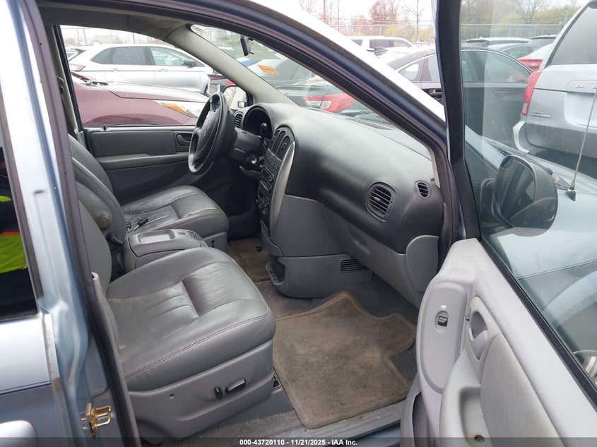 2C8GP54L95R429693 2005 CHRYSLER TOWN & COUNTRY photo no. 5