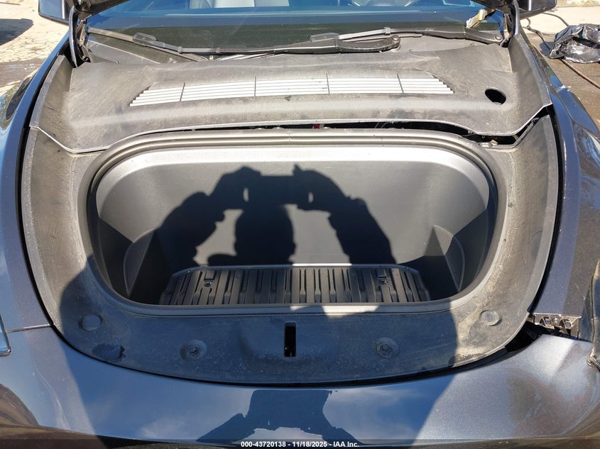 2024 Tesla Model Y Long Range Dual Motor All-Wheel Drive VIN: 7SAYGDEE2RF166645 Lot: 43720138