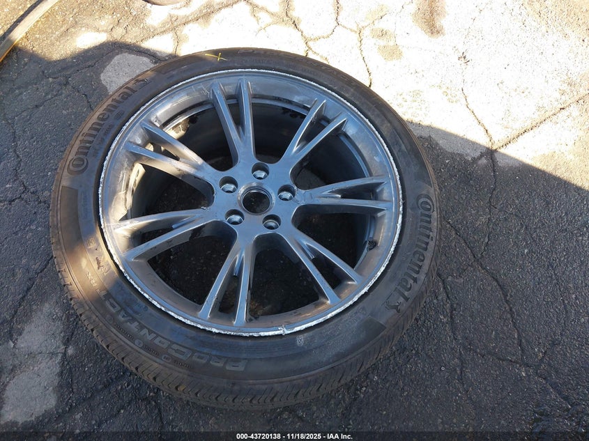 2024 Tesla Model Y Long Range Dual Motor All-Wheel Drive VIN: 7SAYGDEE2RF166645 Lot: 43720138