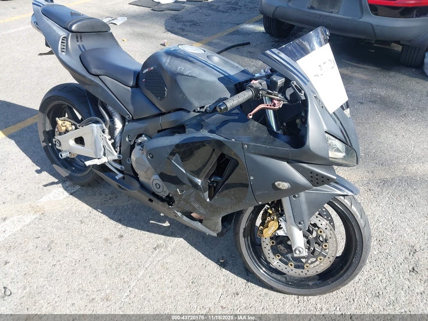 JH2PC37154M101160 2004 HONDA CBR photo no. 2