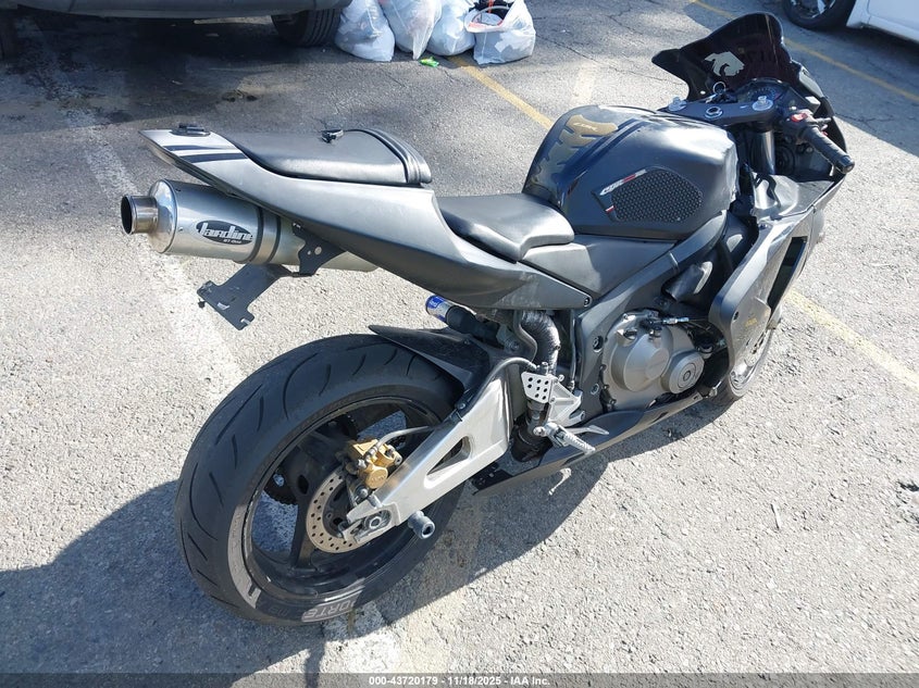 JH2PC37154M101160 2004 HONDA CBR photo no. 4