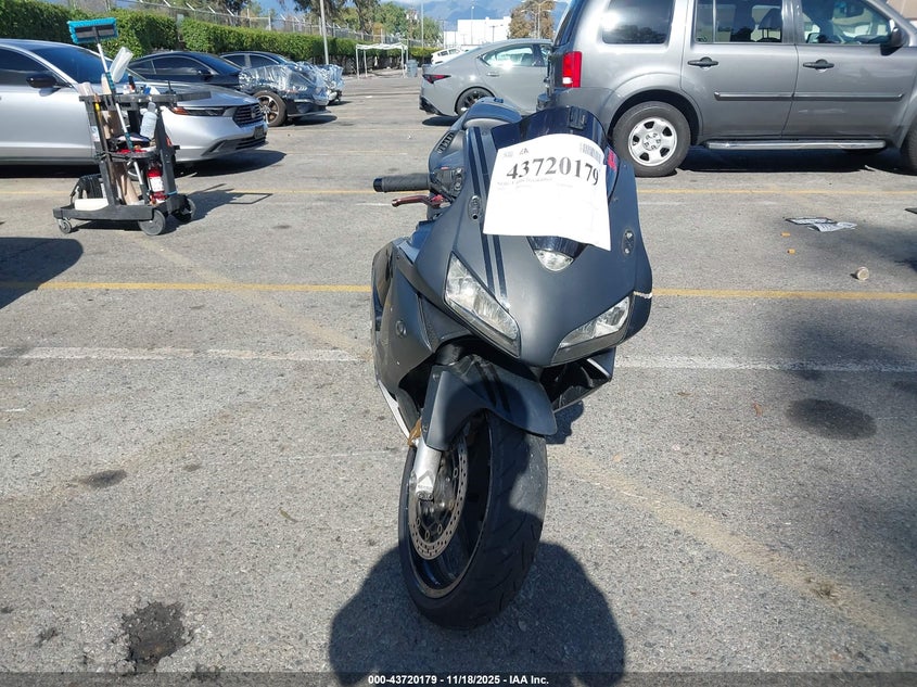 JH2PC37154M101160 2004 HONDA CBR photo no. 5
