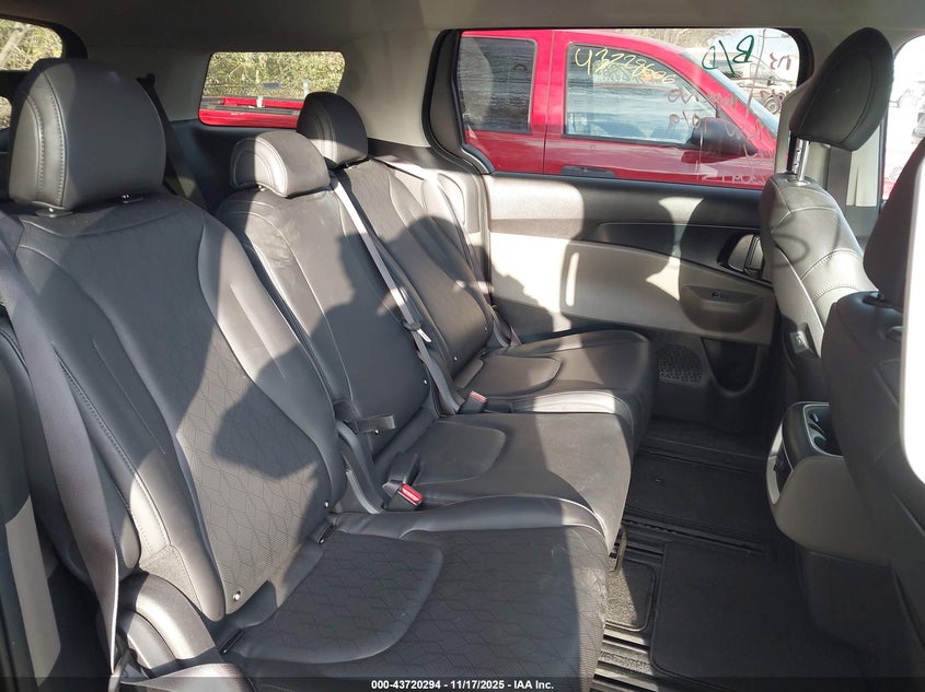 KNDNB5K38S6497819 2025 KIA CARNIVAL photo no. 8