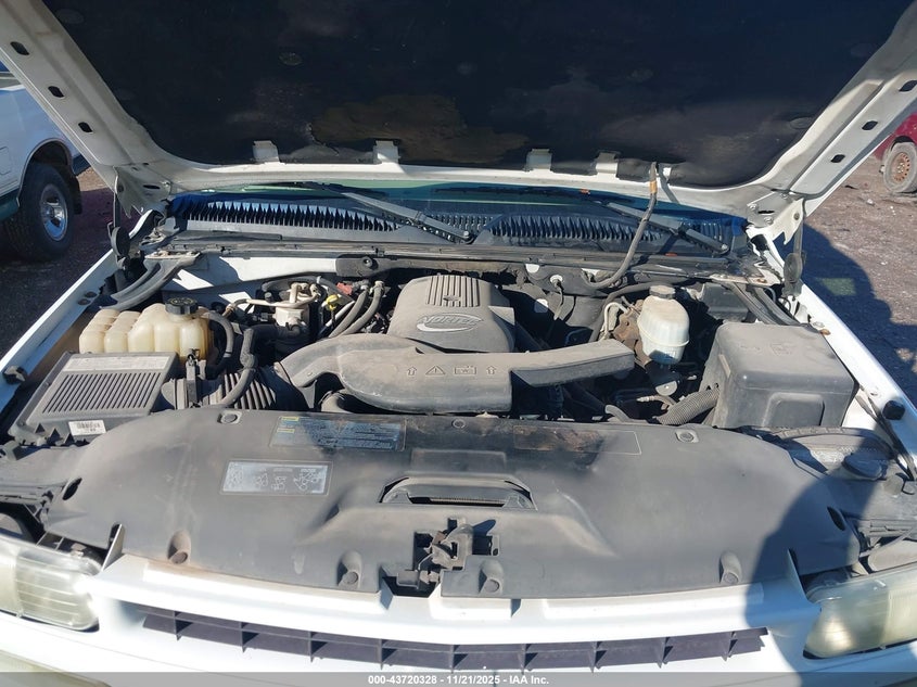 2005 Chevrolet Tahoe Z71 VIN: 1GNEK13T95R145656 Lot: 43720328