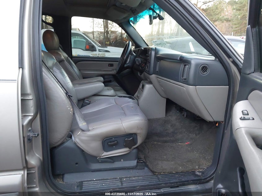 1GNEK13T8YJ208961 2000 CHEVROLET TAHOE photo no. 5