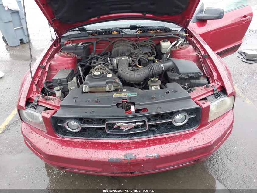 2007 Ford Mustang V6 Deluxe/V6 Premium VIN: 1ZVHT80N475357499 Lot: 43720528