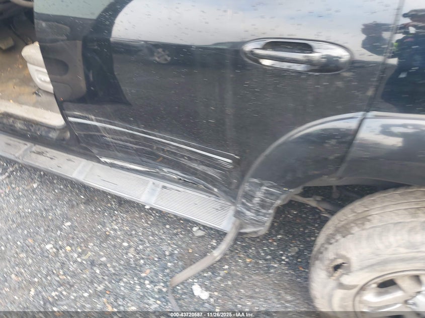 2007 Toyota Sequoia Limited V8 VIN: 5TDBT48A47S281389 Lot: 43720587