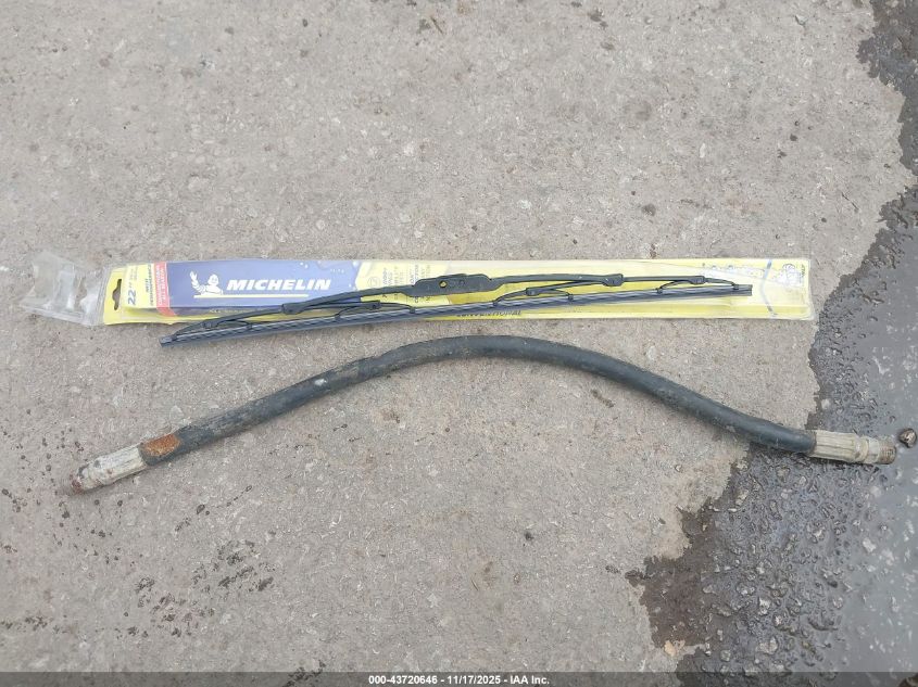 2007 Chevrolet Silverado 2500Hd Work Truck VIN: 1GCHC24K07E587802 Lot: 43720646