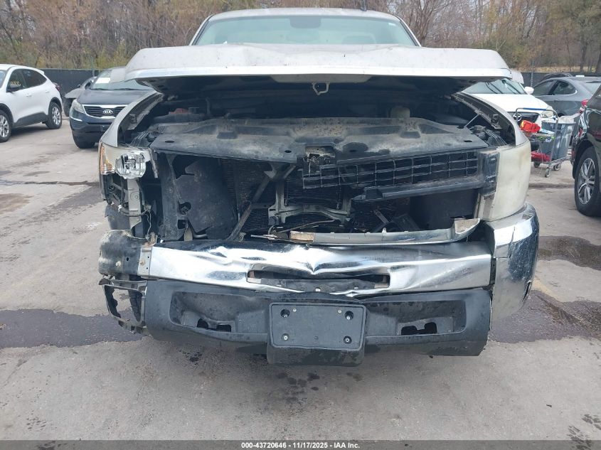 2007 Chevrolet Silverado 2500Hd Work Truck VIN: 1GCHC24K07E587802 Lot: 43720646