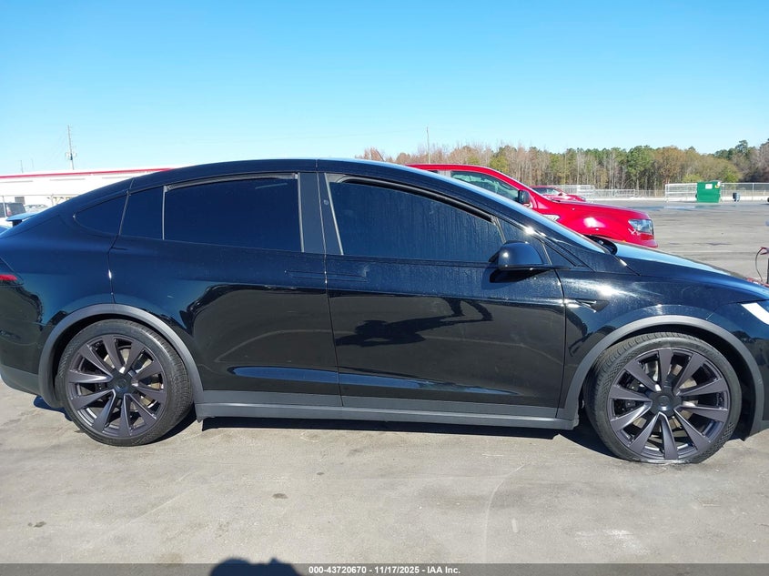 2022 Tesla Model X Dual Motor All-Wheel Drive/Plaid Tri Motor All-Wheel Drive VIN: 7SAXCDE56NF341870 Lot: 43720670