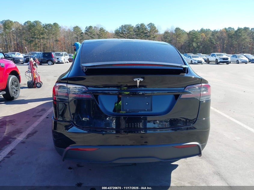 2022 Tesla Model X Dual Motor All-Wheel Drive/Plaid Tri Motor All-Wheel Drive VIN: 7SAXCDE56NF341870 Lot: 43720670