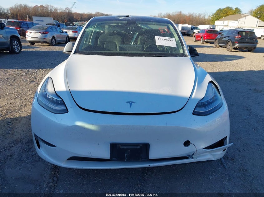 2022 Tesla Model Y Long Range Dual Motor All-Wheel Drive VIN: 7SAYGDEE1NF321826 Lot: 43720694