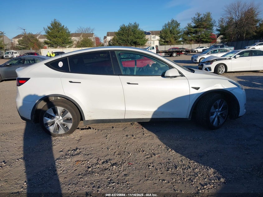 2022 Tesla Model Y Long Range Dual Motor All-Wheel Drive VIN: 7SAYGDEE1NF321826 Lot: 43720694