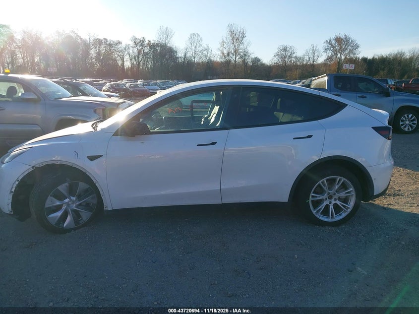 2022 Tesla Model Y Long Range Dual Motor All-Wheel Drive VIN: 7SAYGDEE1NF321826 Lot: 43720694