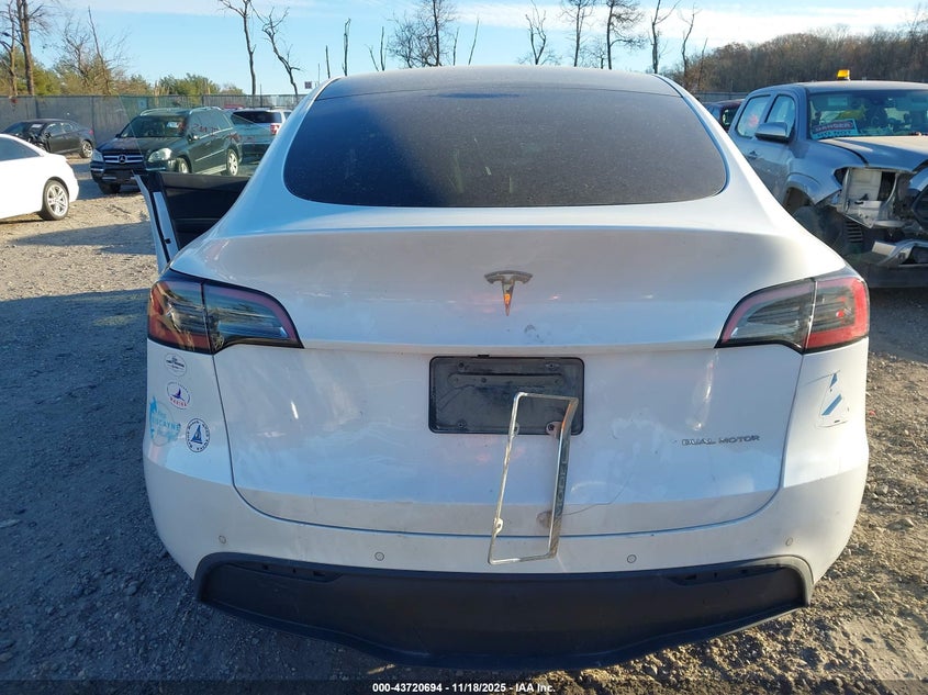 2022 Tesla Model Y Long Range Dual Motor All-Wheel Drive VIN: 7SAYGDEE1NF321826 Lot: 43720694
