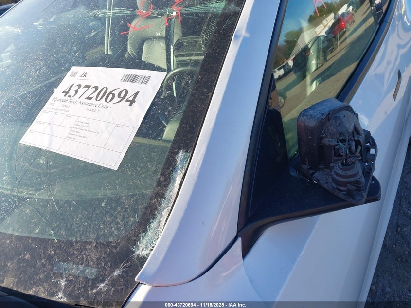 2022 Tesla Model Y Long Range Dual Motor All-Wheel Drive VIN: 7SAYGDEE1NF321826 Lot: 43720694