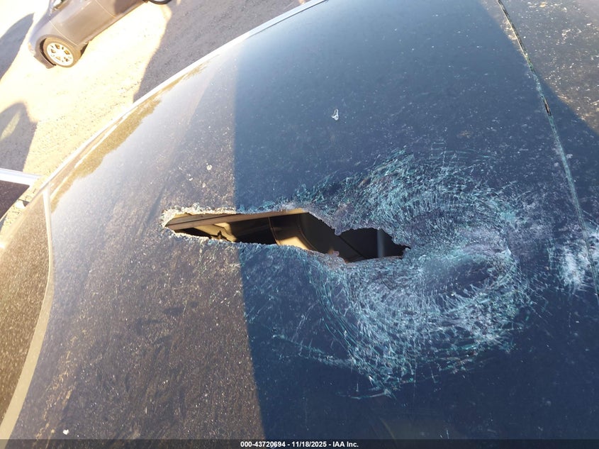 2022 Tesla Model Y Long Range Dual Motor All-Wheel Drive VIN: 7SAYGDEE1NF321826 Lot: 43720694