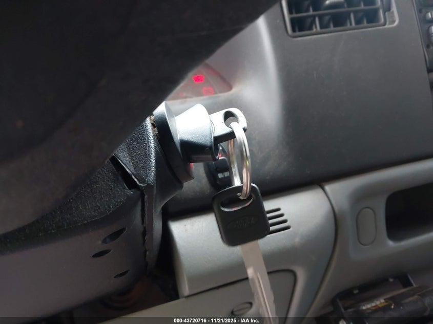 2002 Ford F-350 Lariat/Xl/Xlt VIN: 1FTSX31S32EB19818 Lot: 43720716