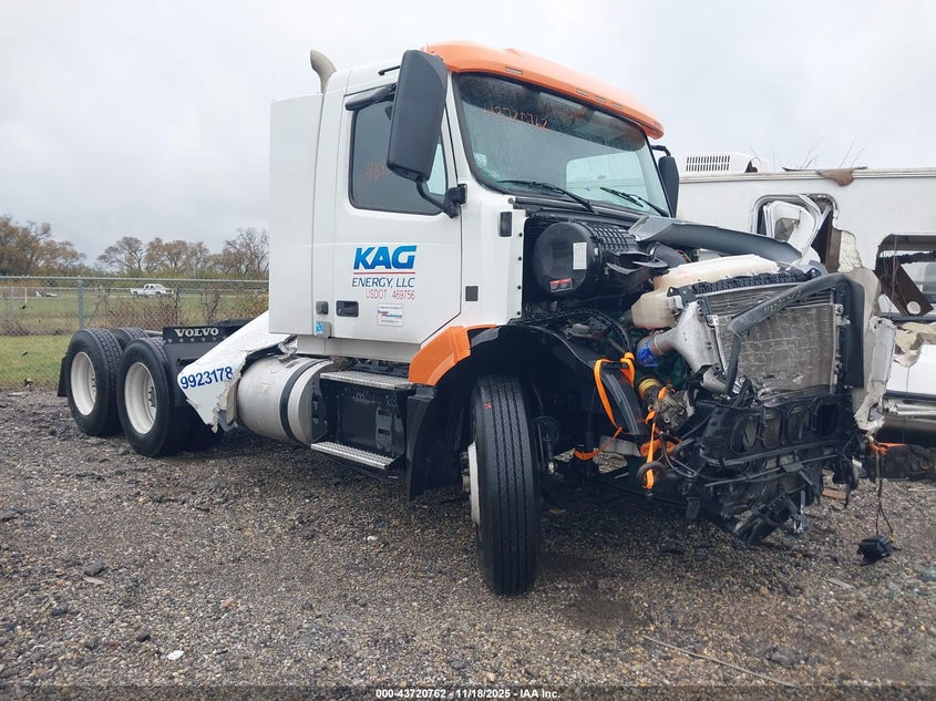 VOLVO VNL 2018. Lot# 43720762. VIN 4V4NC9EJ9JN895502. Photo 1