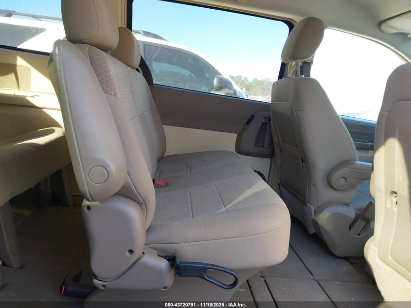 2008 Chrysler Town & Country Lx VIN: 2A8HR44HX8R149915 Lot: 43720791