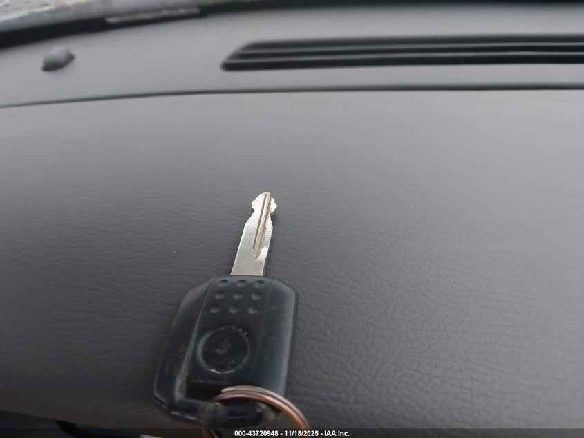 2008 Mercury Grand Marquis Gs VIN: 2MEFM74V08X659222 Lot: 43720948