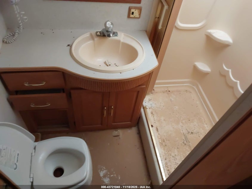 2001 Ford F550 Super Duty Stripped Chass VIN: 1FCNF53S310A05550 Lot: 43721040