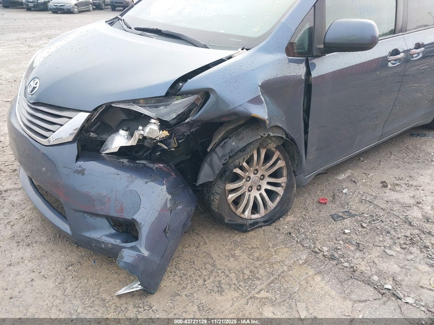 2015 Toyota Sienna Xle 8 Passenger VIN: 5TDYK3DC5FS639225 Lot: 43721129