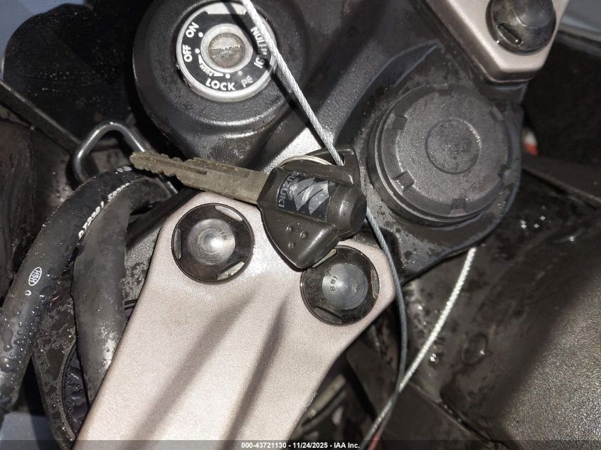 2024 Suzuki Gsx800 F VIN: JS1EM13B3R7100704 Lot: 43721130